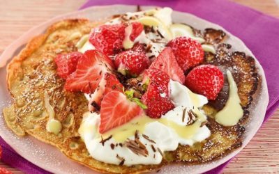 Rezept der Woche: Dinkel Pfannkuchen mit Erdbeeren und Eierlikör-Creme