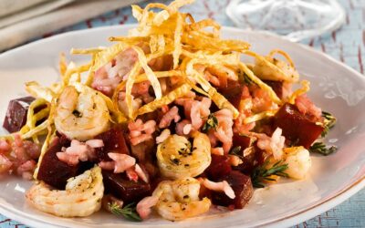 Rezept der Woche: Rote Bete-Risotto mit gebratenen Shrimps und Selleriestroh