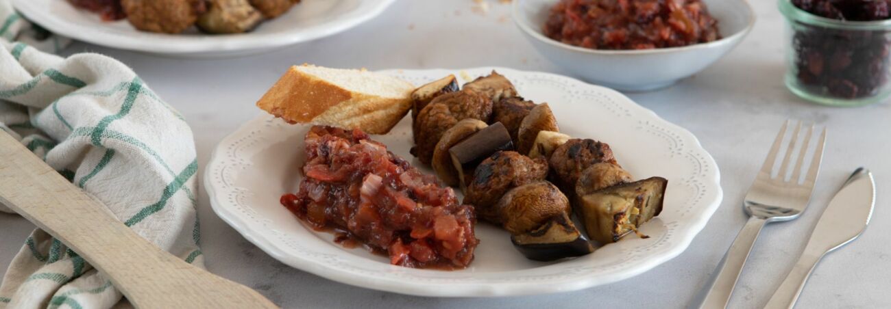Rezept der Woche: Vegane Grillspieße mit Cranberry-Tomaten-Salsa
