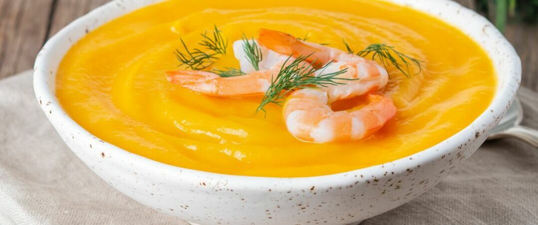 Rezept der Woche: Kürbiscremesuppe mit Shrimps und Croûtons