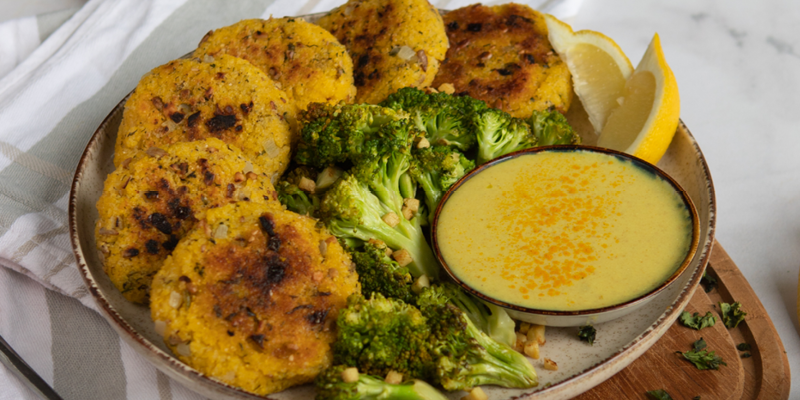 Rezept der Woche: Polentalaibchen an knackigem Brokkoli und Currysauce