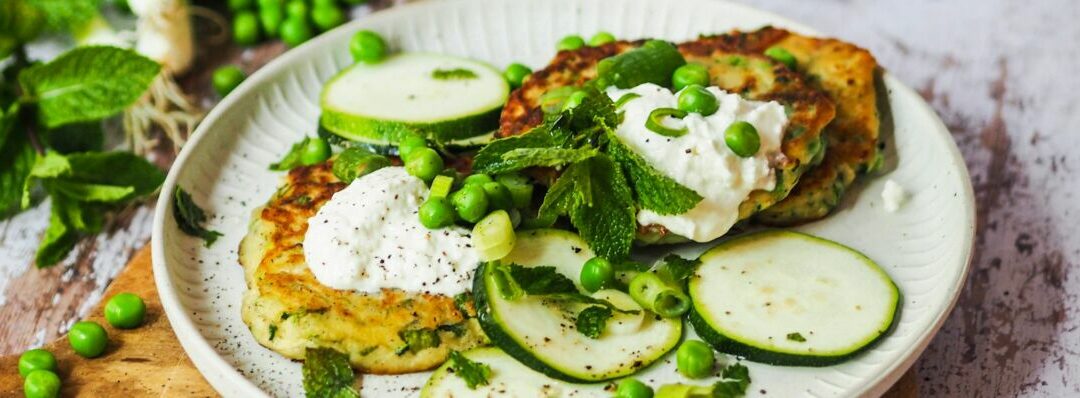 Rezept der Woche: Erbsen-Zucchini-Fritters