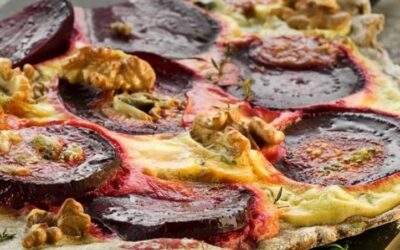 Rezept der Woche: Flammkuchen mit Roter Beete in hauchdünnen Scheiben, Walnüssen und Gorgonzola