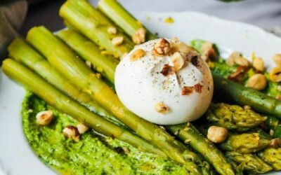 Rezept der Woche: Grüner Spargel mit Bärlauchpesto und Burrata
