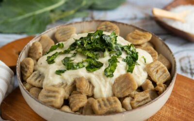 Rezept der Woche: Kohlrabisauce mit knusprigem Topping aus Kohlrabiblättern