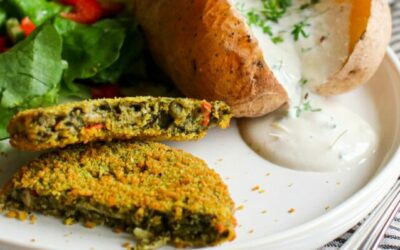Rezept der Woche: Gemüsebratlinge mit Ofenkartoffel und Sour Cream