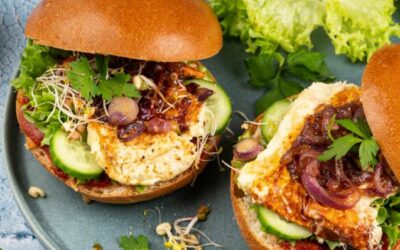 Rezept der Woche: Feta-Burger mit Ahornsirup-Zwiebeln